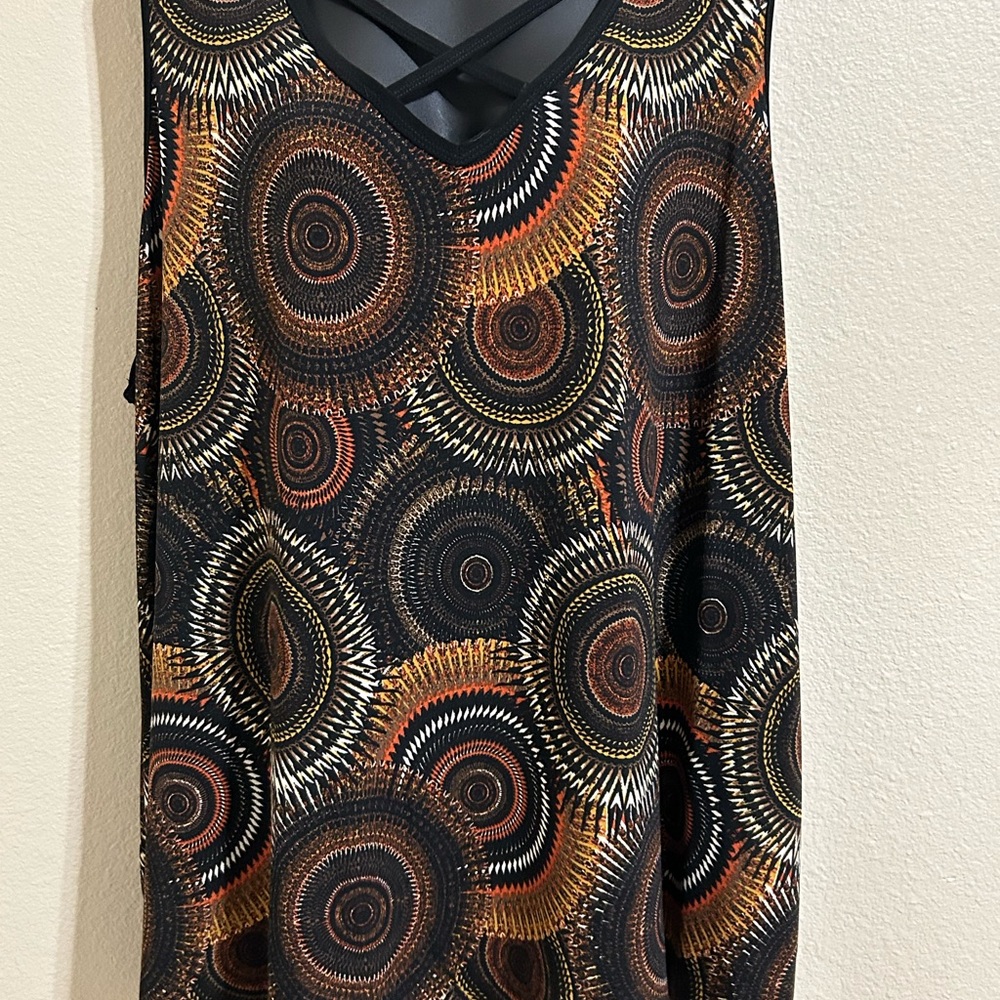 Avenue Earthy Spiral Design Top